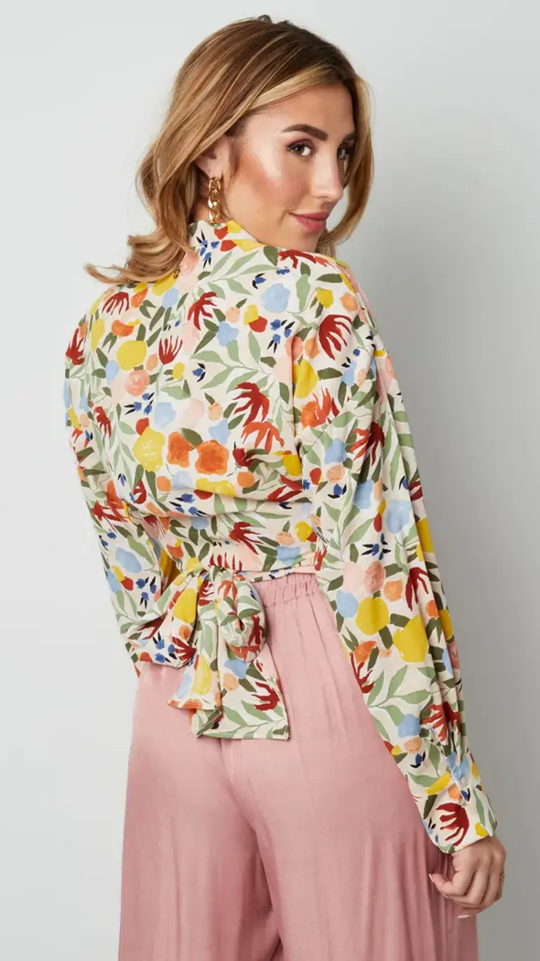 Blusa con estampado flores