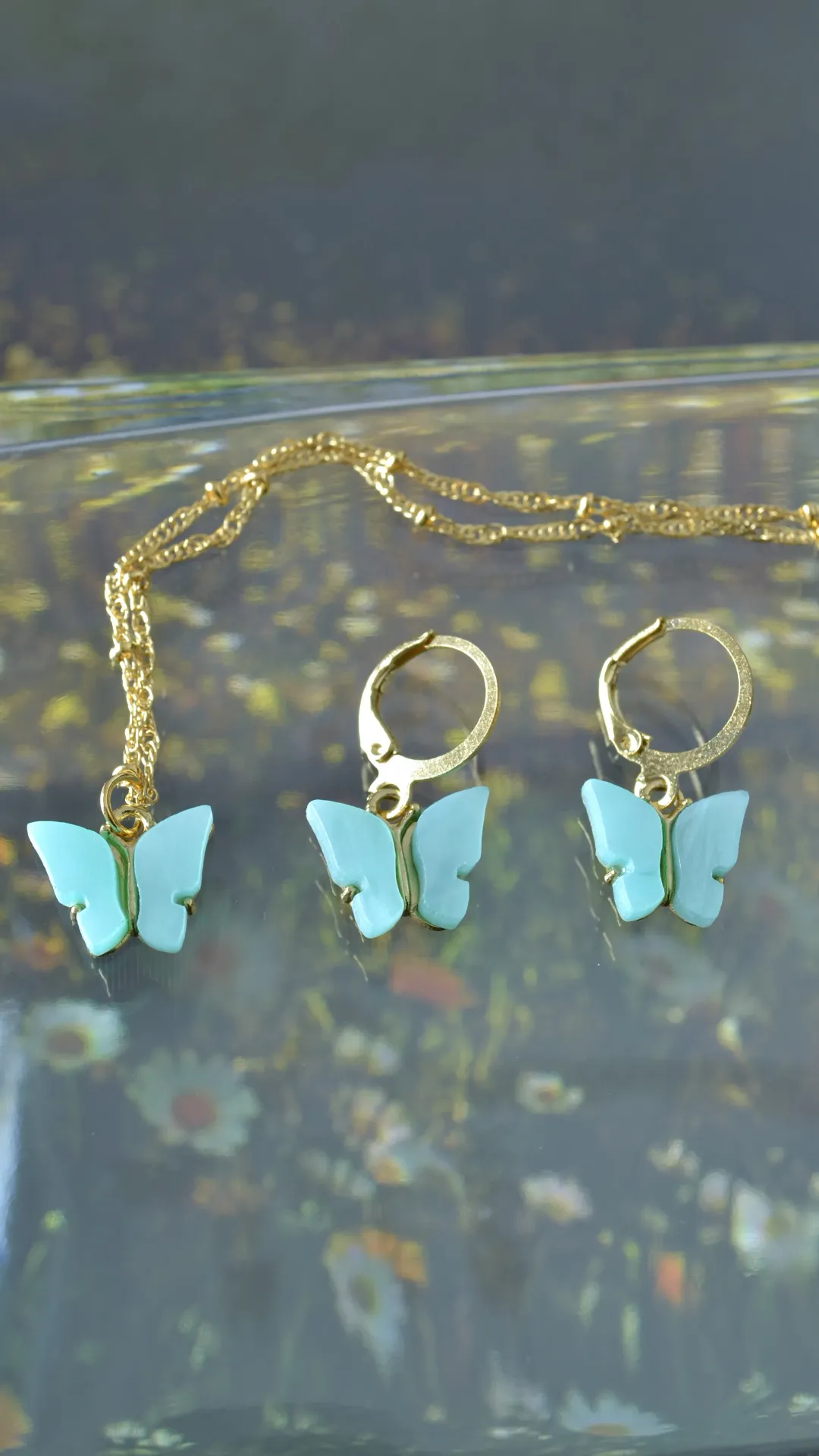 Set de pendientes y collar mariposa