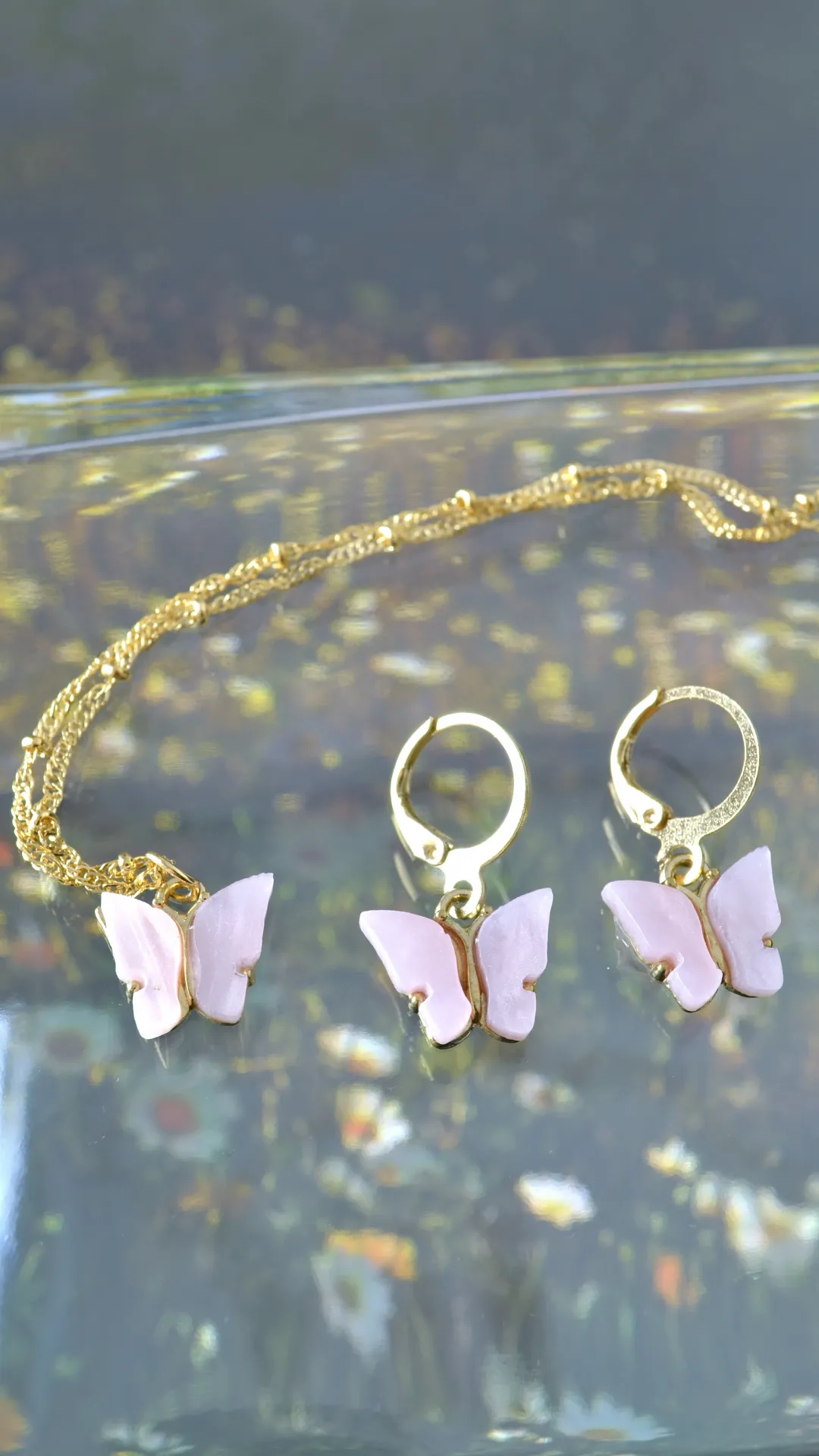 Set de pendientes y collar mariposa