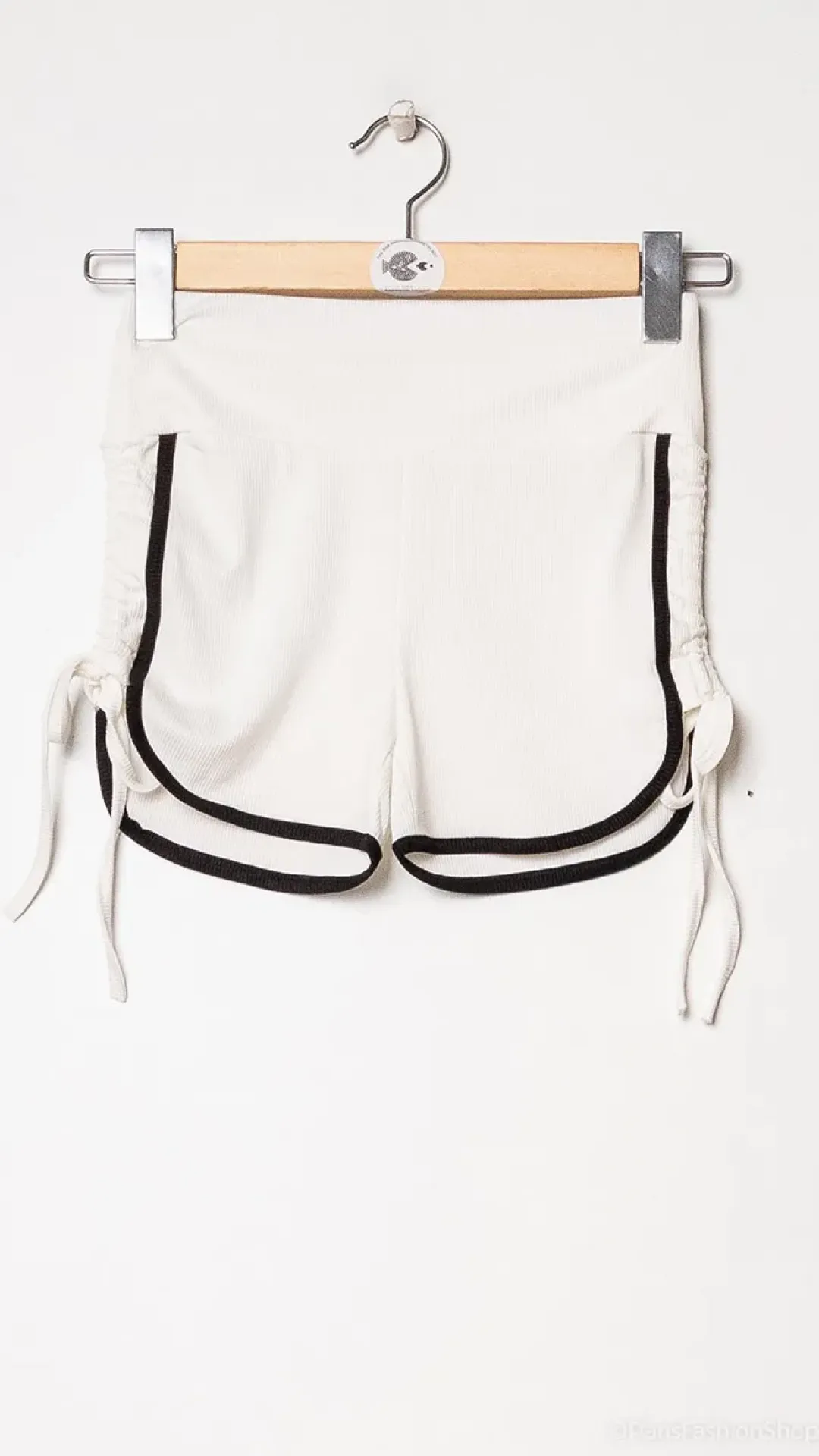 Pantalones cortos con ribetes de contraste y cordón de ajuste