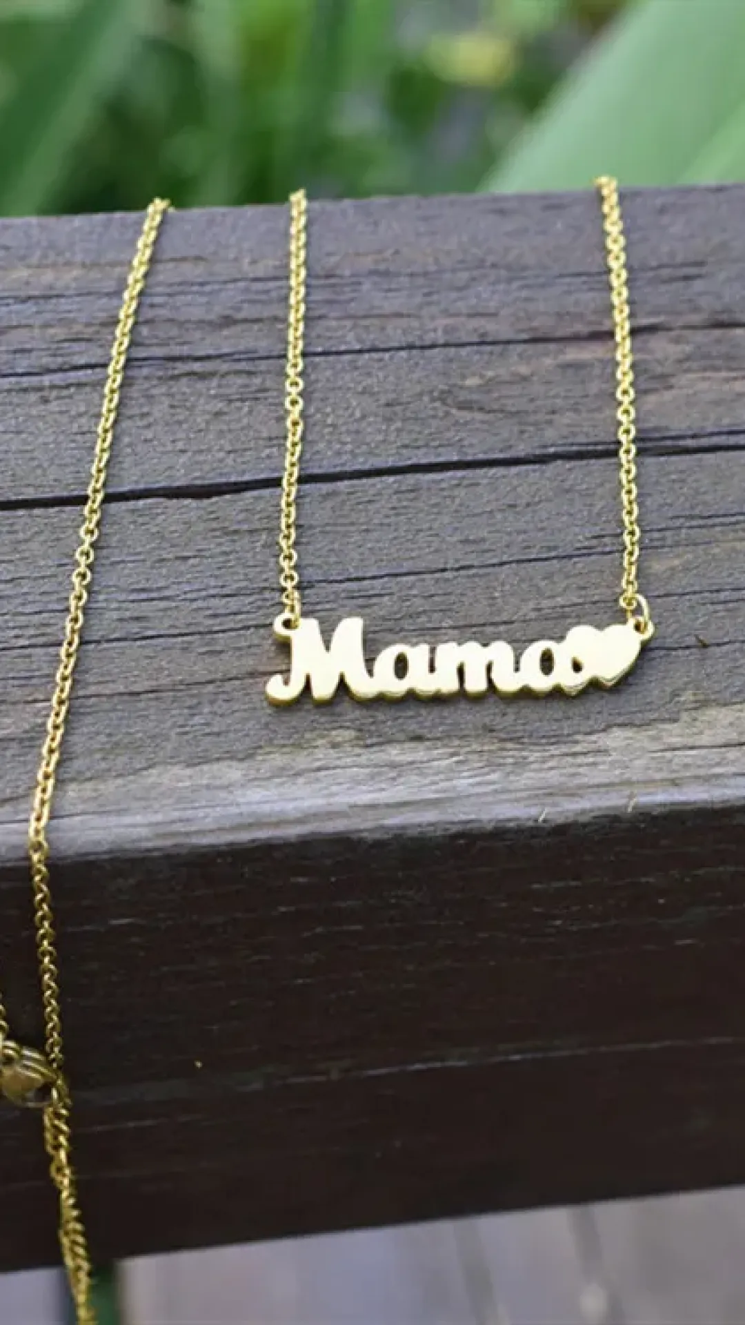 Collar de acero inoxidable chapado en oro 18k con forma de corazón y letra de mamá