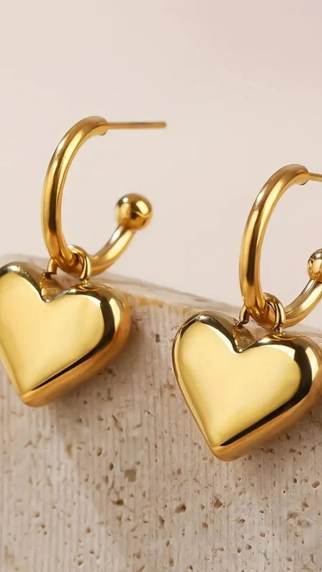 Pendientes colgantes de corazón de acero inoxidable chapado en oro
