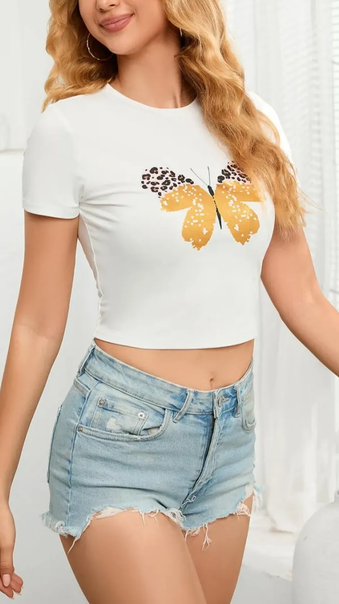 Top corto con estampado de mariposa