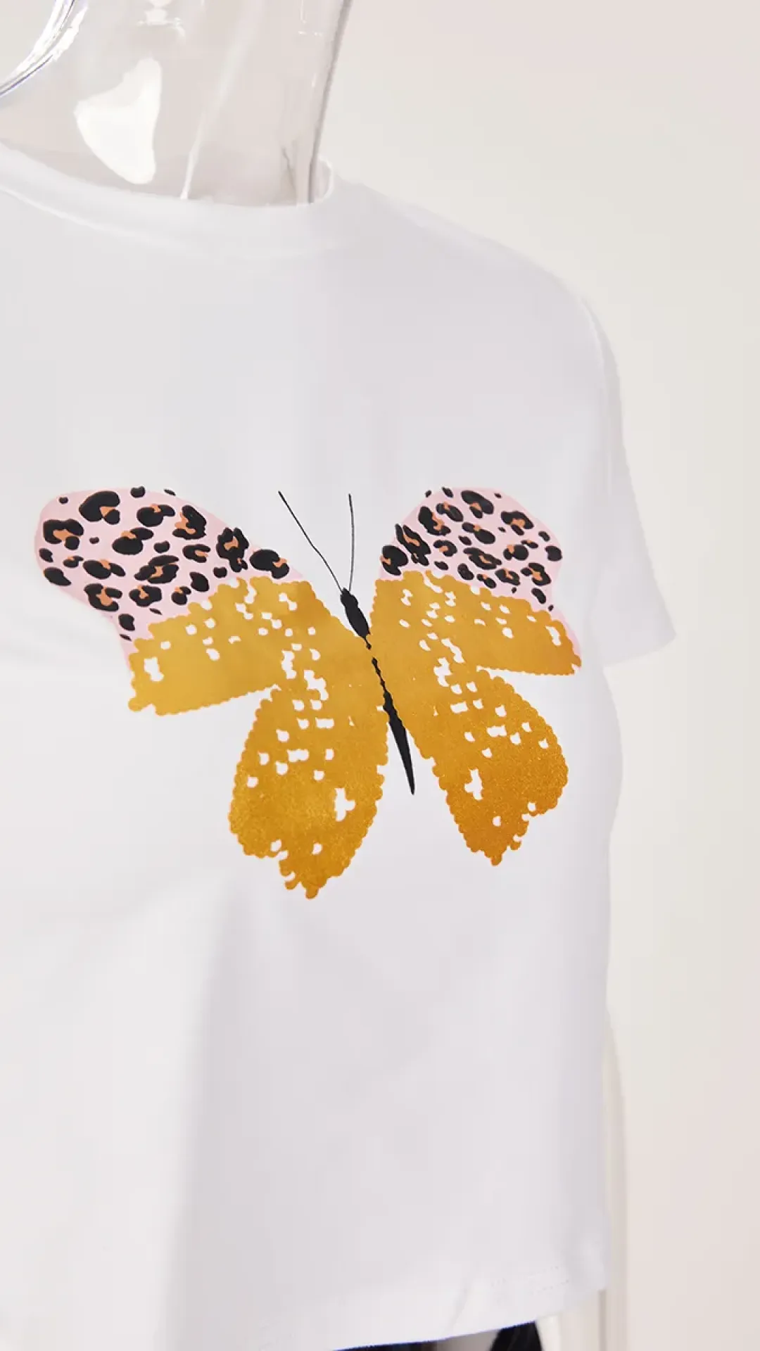 Top corto con estampado de mariposa