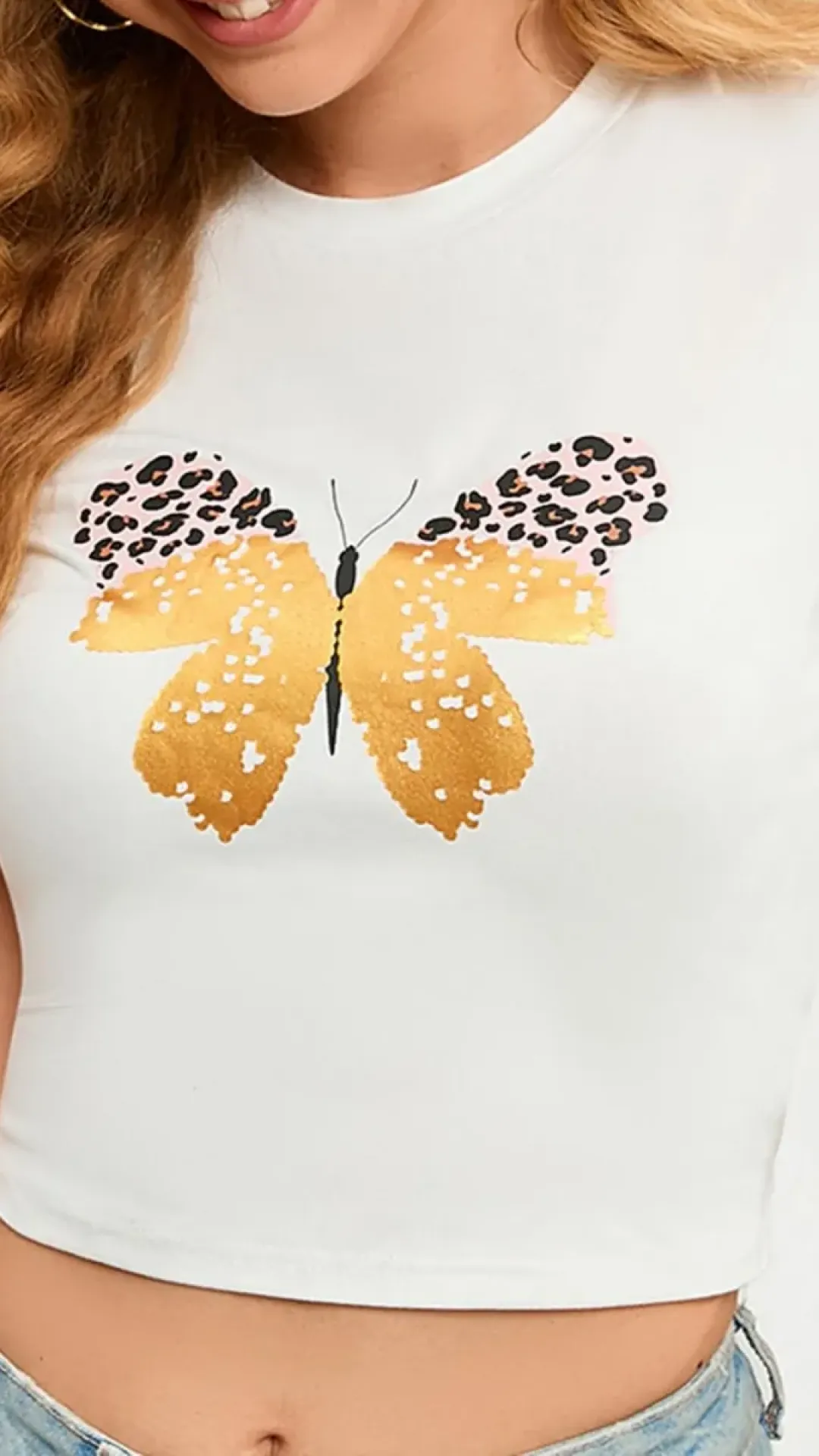 Top corto con estampado de mariposa