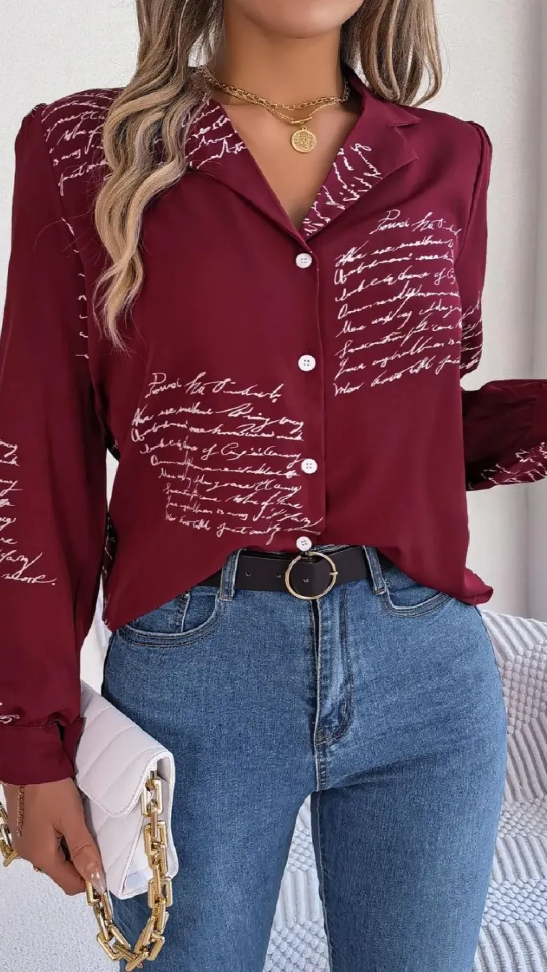 Blusa de manga larga con botones y estampado de letras