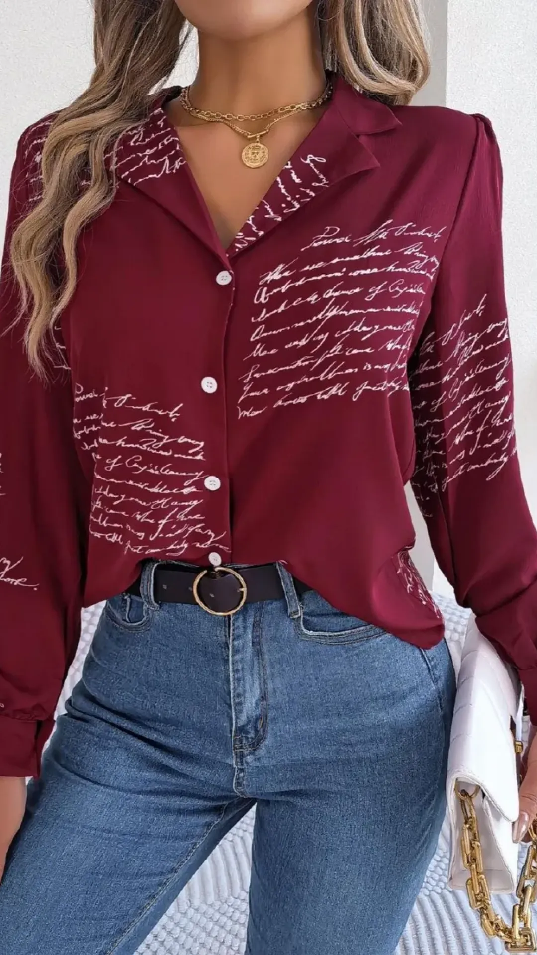 Blusa de manga larga con botones y estampado de letras